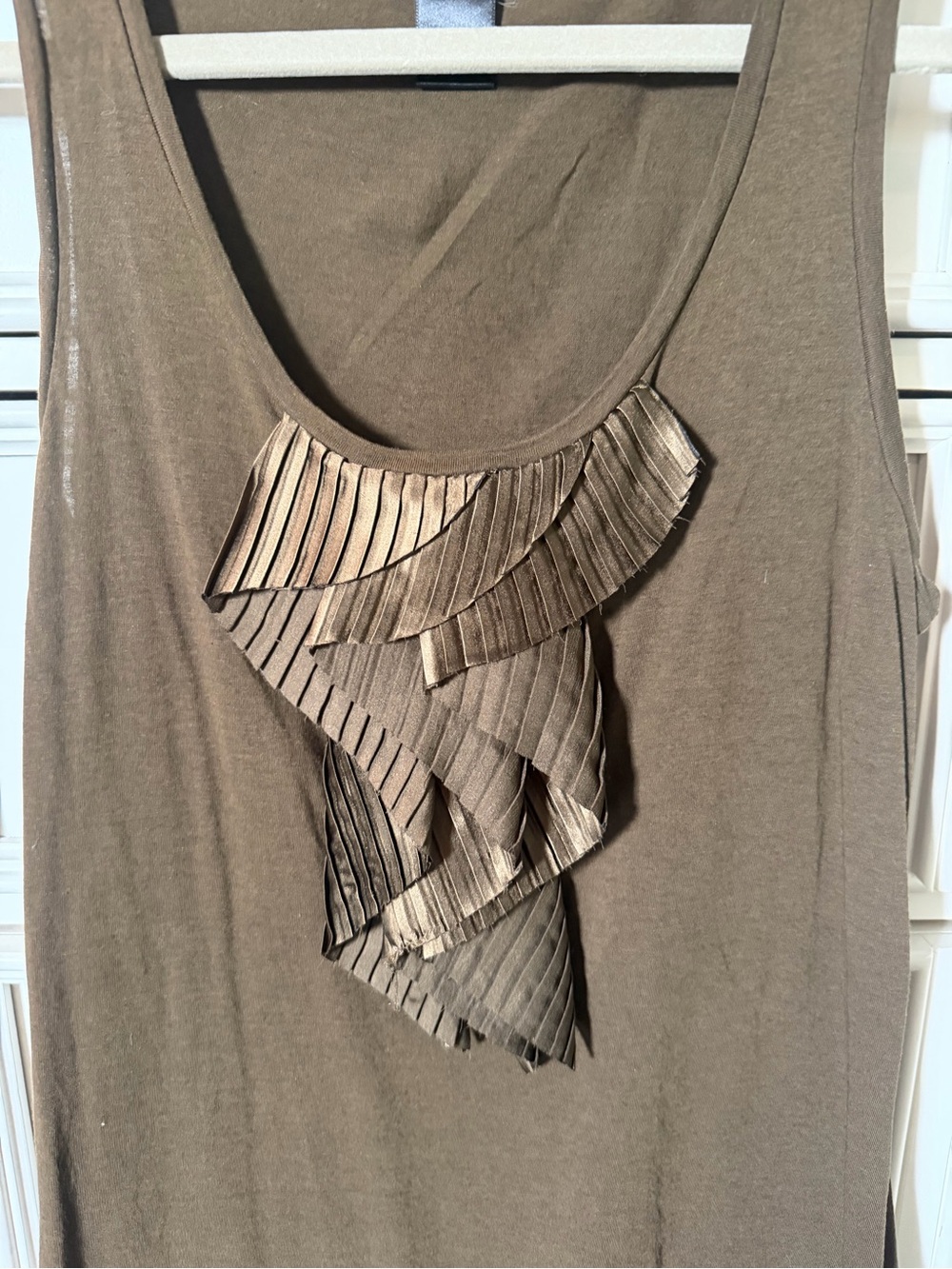 Ann Taylor Army Green Ruffled Front Tank - Picture 2 of 3